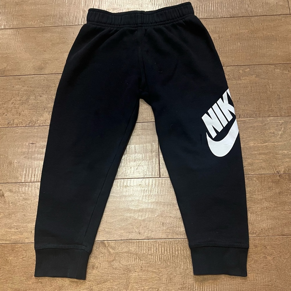 Boys Nike Sweats sz. 6